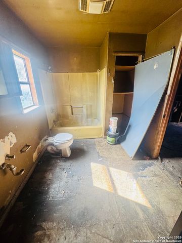 822 glenn, San Antonio, TX 78225