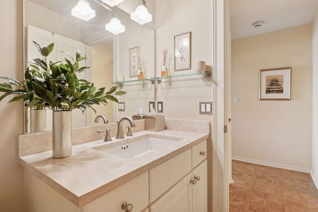 1235 Yale Place 1505, Minneapolis, MN 55403