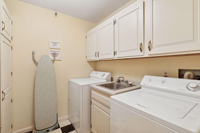 1235 Yale Place 1505, Minneapolis, MN 55403