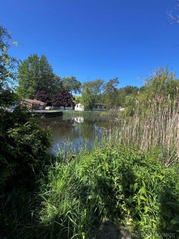 351 Center Street, Algonac, MI 48001