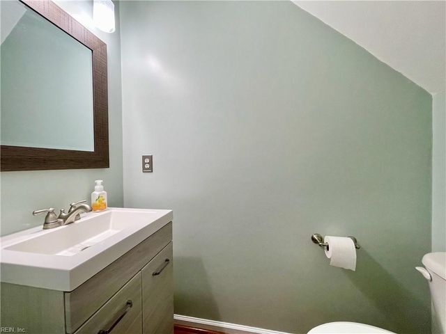 1805 Mizzen LN, Virginia Beach, VA 23454