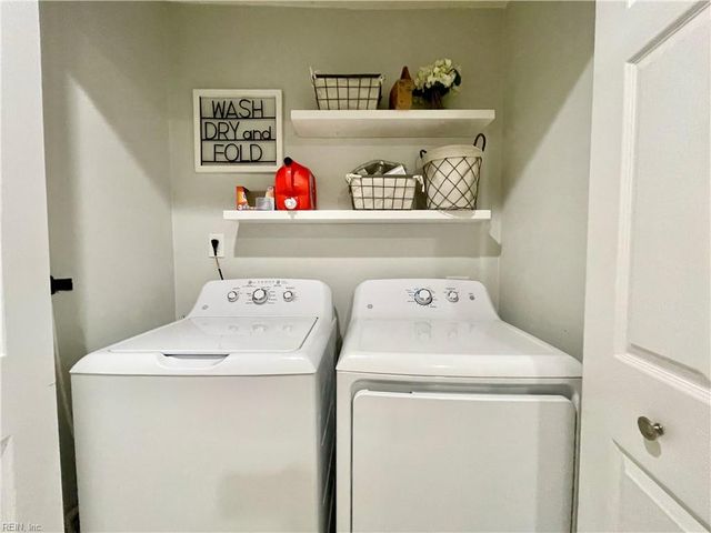 1805 Mizzen LN, Virginia Beach, VA 23454