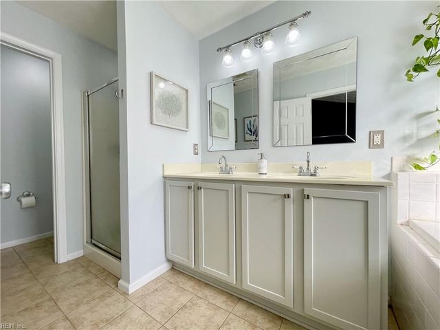 1805 Mizzen LN, Virginia Beach, VA 23454