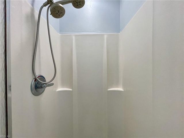 1805 Mizzen LN, Virginia Beach, VA 23454