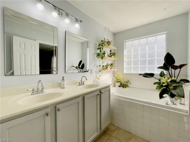 1805 Mizzen LN, Virginia Beach, VA 23454