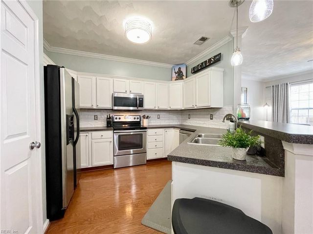 1805 Mizzen LN, Virginia Beach, VA 23454