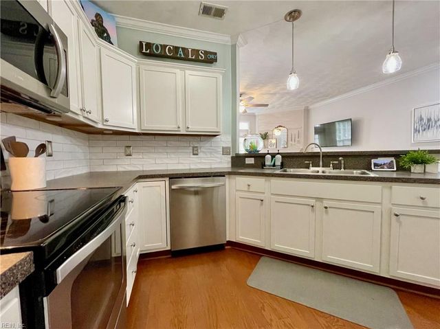 1805 Mizzen LN, Virginia Beach, VA 23454