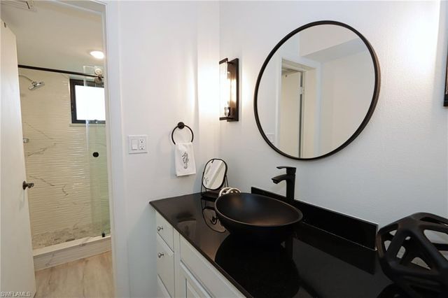 788 Park Shore DR E14, Naples, FL 34103