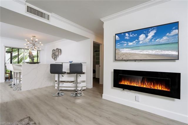 788 Park Shore DR E14, Naples, FL 34103