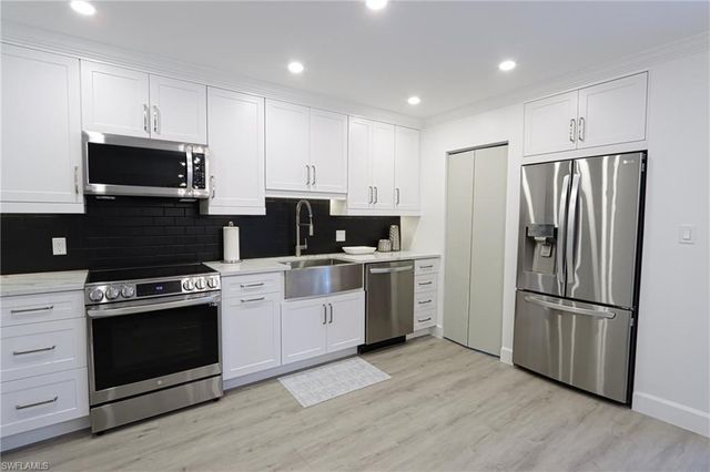 788 Park Shore DR E14, Naples, FL 34103