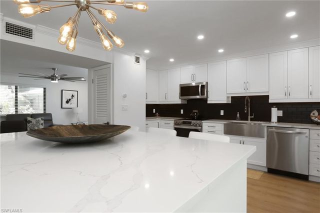 788 Park Shore DR E14, Naples, FL 34103