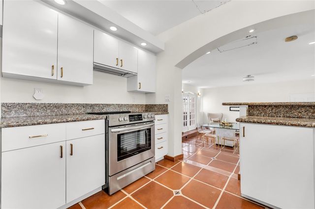 7500 W Treasure Dr, North Bay Village, FL 33141