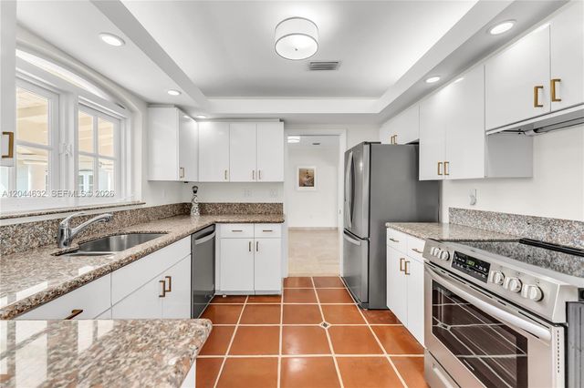 7500 W Treasure Dr, North Bay Village, FL 33141