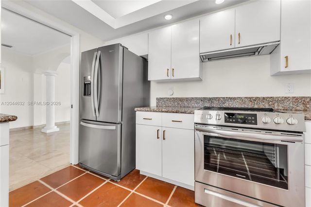 7500 W Treasure Dr, North Bay Village, FL 33141
