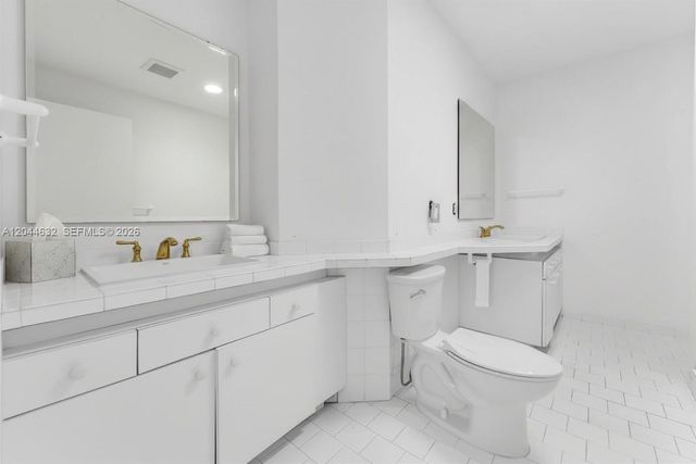 7500 W Treasure Dr, North Bay Village, FL 33141
