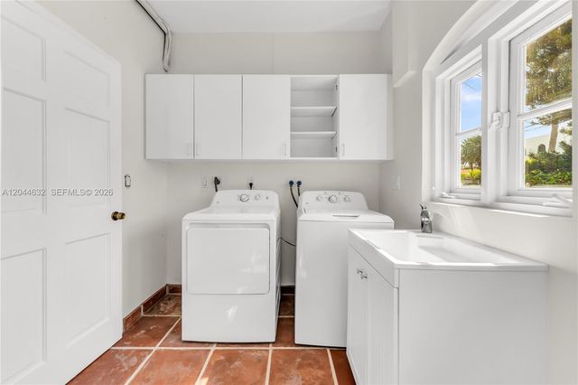7500 W Treasure Dr, North Bay Village, FL 33141