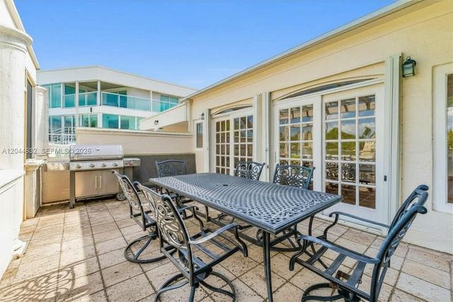 7500 W Treasure Dr, North Bay Village, FL 33141