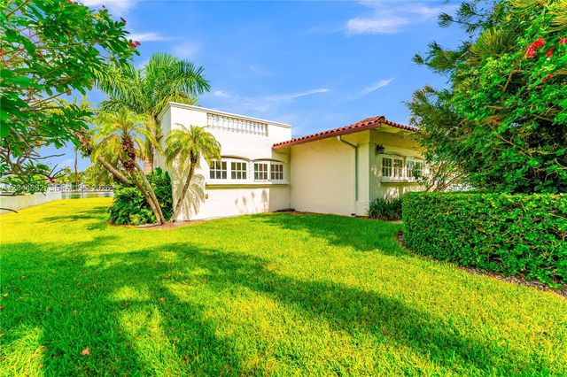 7500 W Treasure Dr, North Bay Village, FL 33141