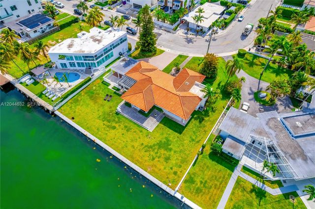 7500 W Treasure Dr, North Bay Village, FL 33141