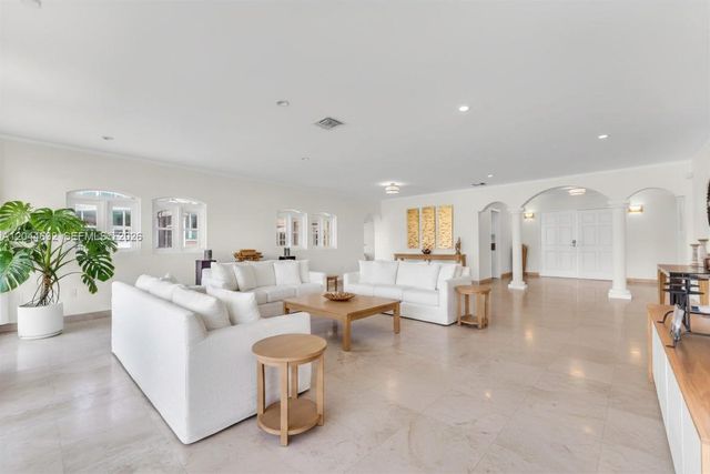 7500 W Treasure Dr, North Bay Village, FL 33141