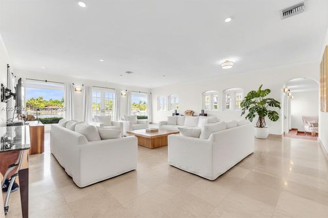 7500 W Treasure Dr, North Bay Village, FL 33141