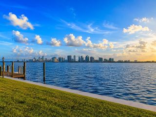 7500 W Treasure Dr, North Bay Village, FL 33141