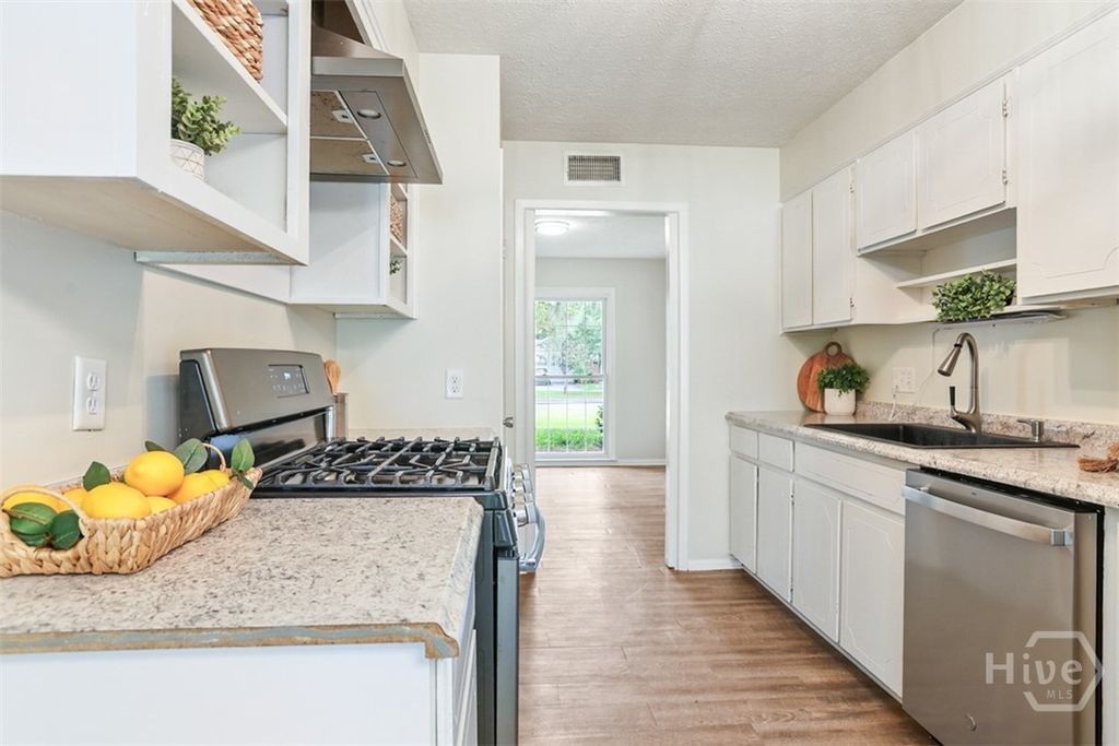 Image 6 of property listing at 13010 Largo Drive, Savannah, GA 31419