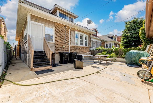 8250 S JUSTINE Street, Chicago, IL 60620