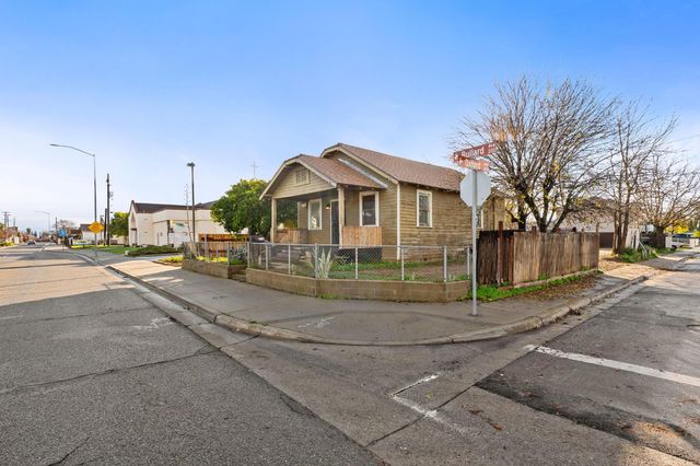 208 Bullard Avenue, Clovis, CA 93612