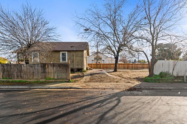 208 Bullard Avenue, Clovis, CA 93612