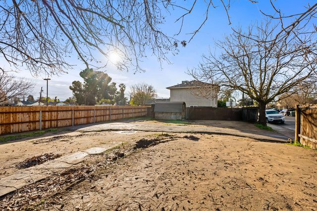 208 Bullard Avenue, Clovis, CA 93612