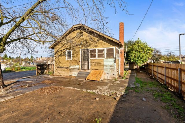 208 Bullard Avenue, Clovis, CA 93612