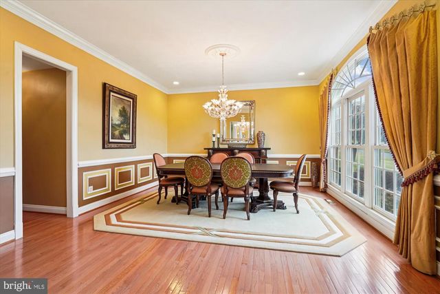 11046 HEATHLAND DR, Oakton, VA 22124