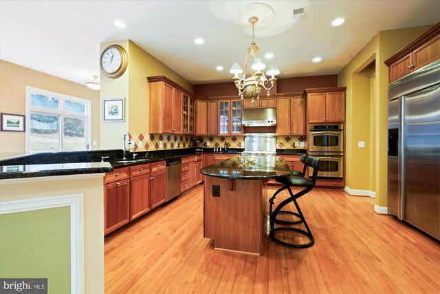 11046 HEATHLAND DR, Oakton, VA 22124