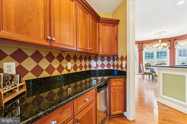 11046 HEATHLAND DR, Oakton, VA 22124