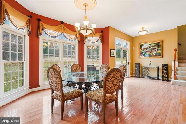 11046 HEATHLAND DR, Oakton, VA 22124