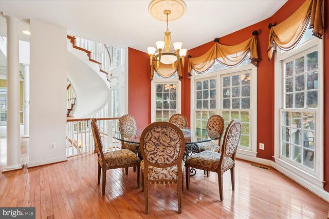 11046 HEATHLAND DR, Oakton, VA 22124