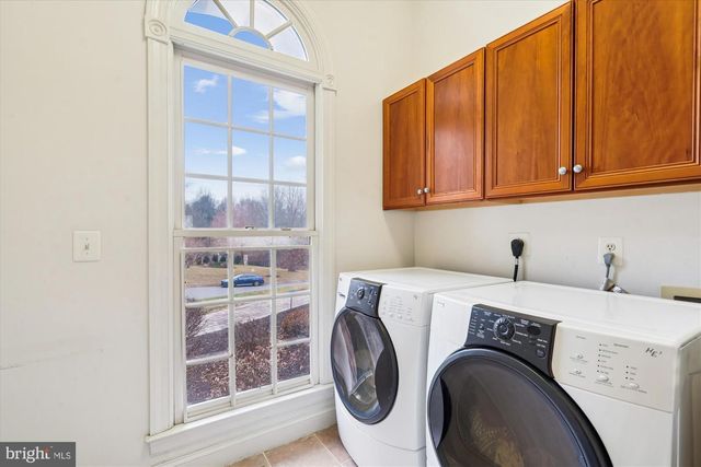 11046 HEATHLAND DR, Oakton, VA 22124