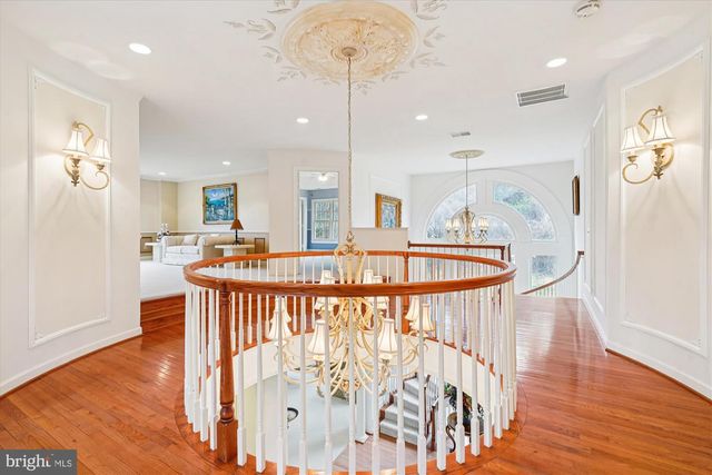 11046 HEATHLAND DR, Oakton, VA 22124