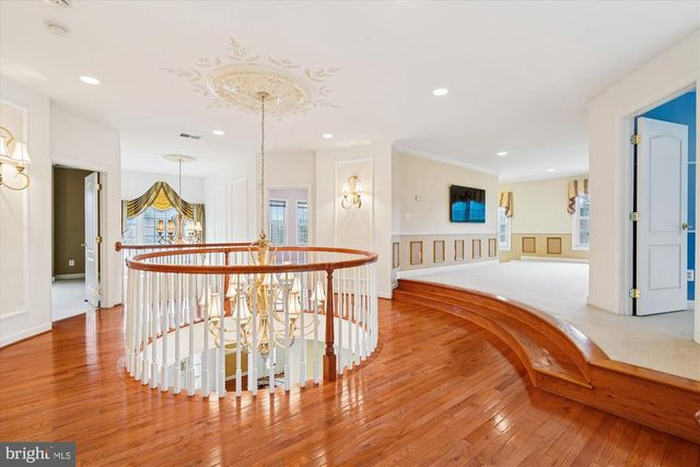 11046 HEATHLAND DR, Oakton, VA 22124