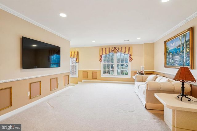 11046 HEATHLAND DR, Oakton, VA 22124