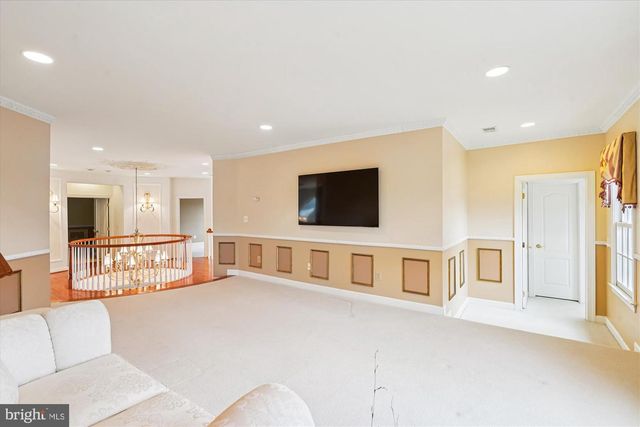 11046 HEATHLAND DR, Oakton, VA 22124