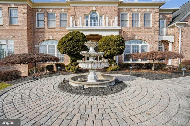 11046 HEATHLAND DR, Oakton, VA 22124