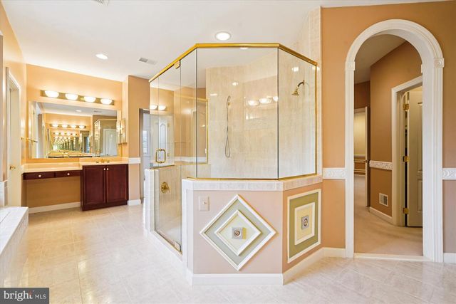 11046 HEATHLAND DR, Oakton, VA 22124