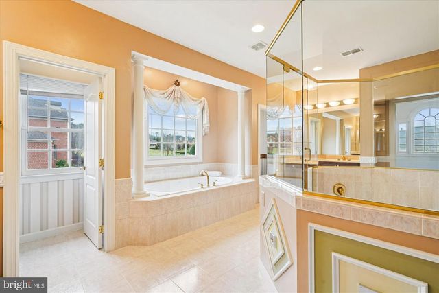 11046 HEATHLAND DR, Oakton, VA 22124