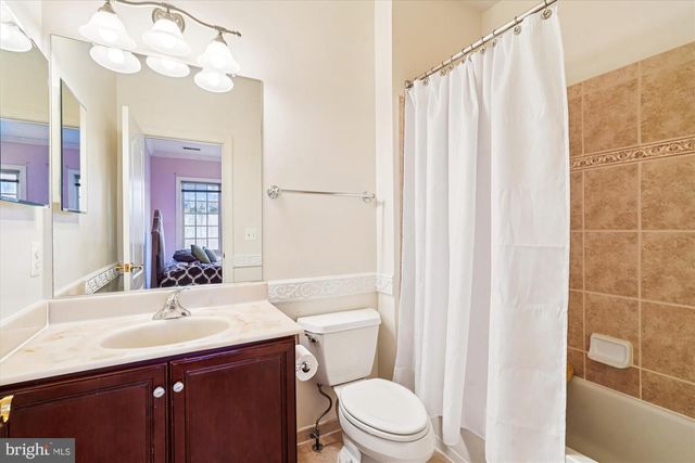 11046 HEATHLAND DR, Oakton, VA 22124