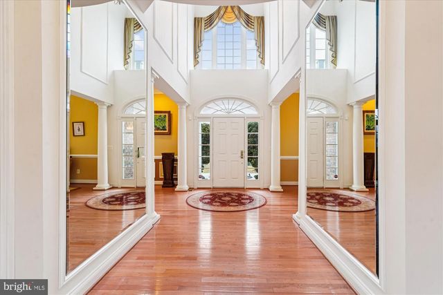 11046 HEATHLAND DR, Oakton, VA 22124