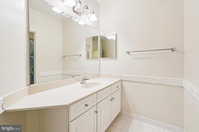 11046 HEATHLAND DR, Oakton, VA 22124