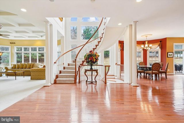 11046 HEATHLAND DR, Oakton, VA 22124