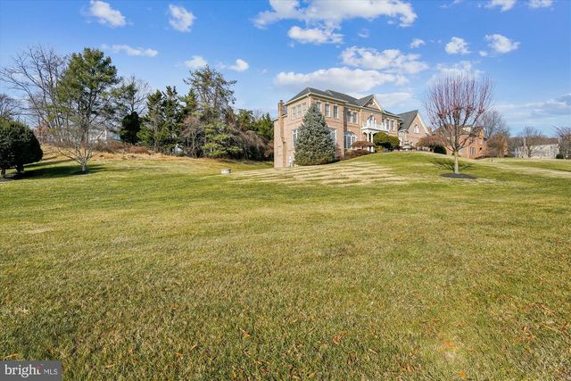 11046 HEATHLAND DR, Oakton, VA 22124